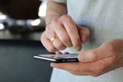 Man holding smart phone