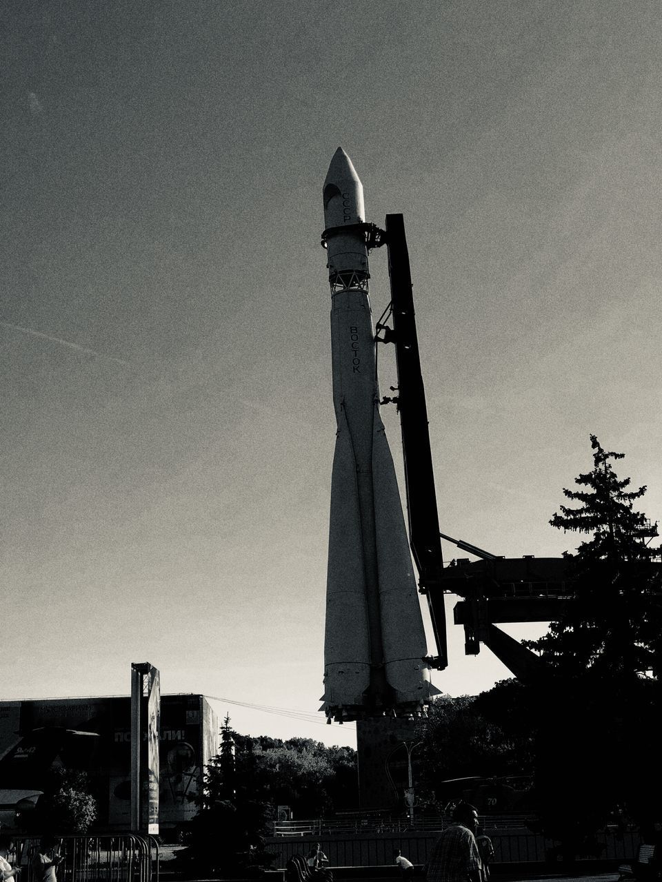 LOW ANGLE VIEW OF TOWER AGAINST SKY IN CITY