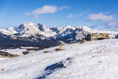 Views and huts in the snow. alpe di siusi. italy