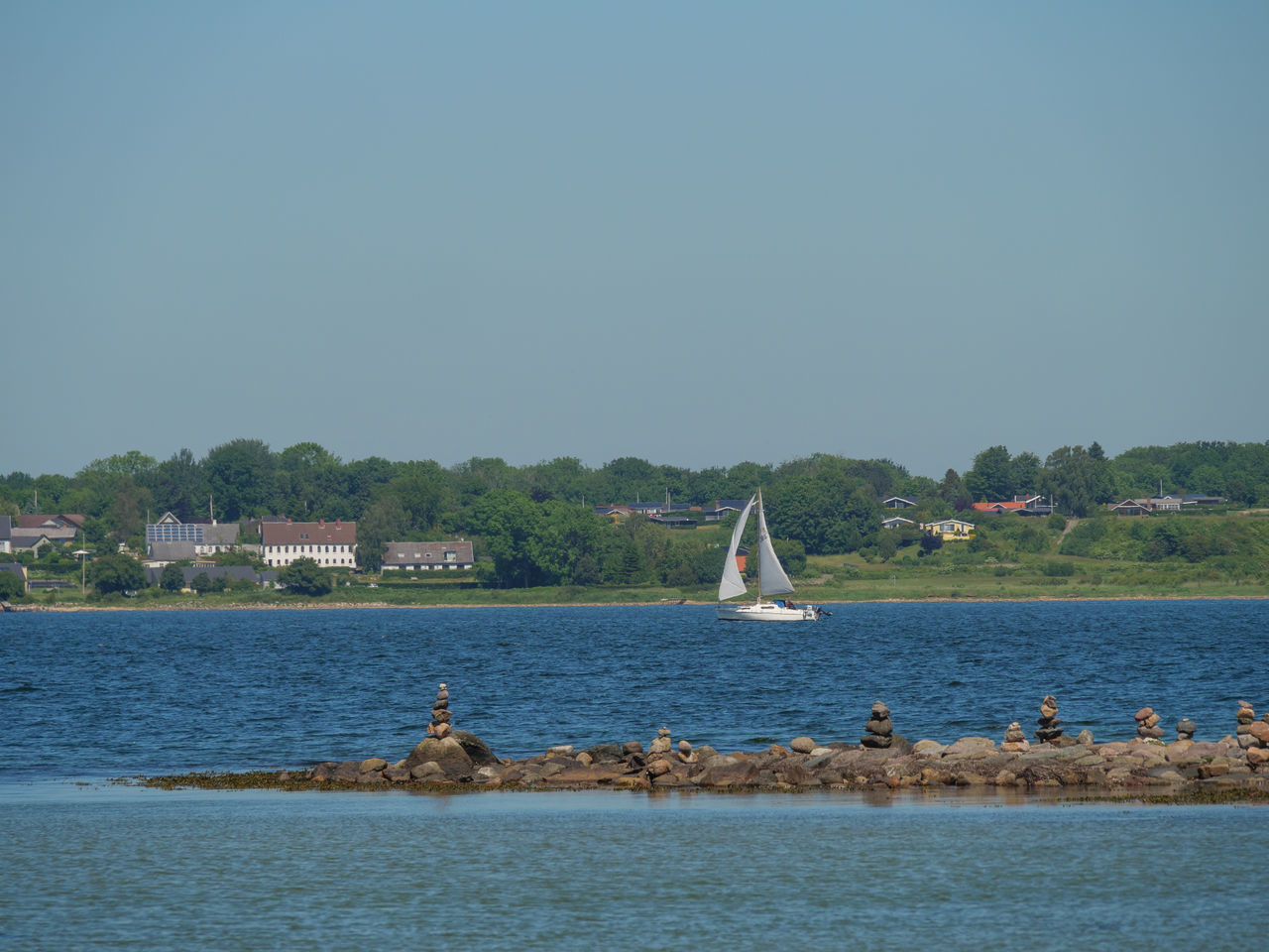 SAILBOATS ON SEA AGAINST CLEAR SKY