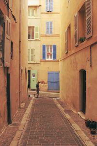 Narrow alley in city