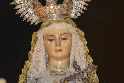 statue