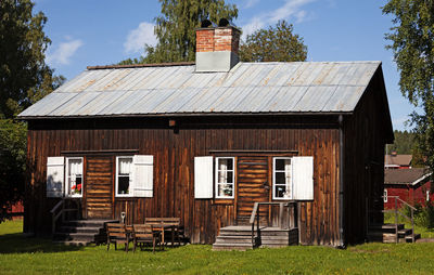 Old brown house in the nordan area of skelleftea