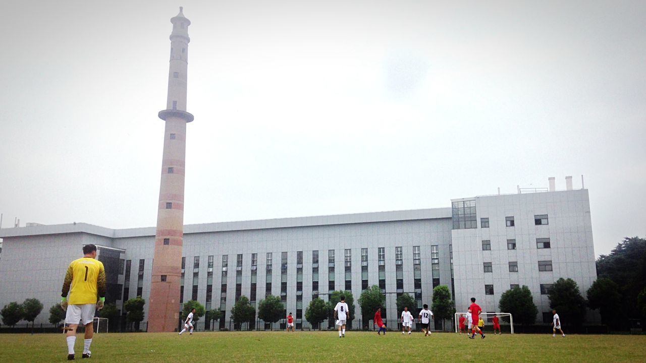 architecture, men, built structure, lifestyles, building exterior, large group of people, person, leisure activity, walking, tourist, clear sky, full length, famous place, copy space, grass, tourism, travel destinations, rear view, international landmark