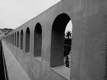 Arch bridge against sky