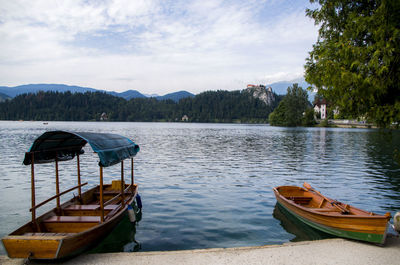 Boats in lake with mountains in background