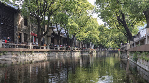 Panoramic view of lake and buildings in city