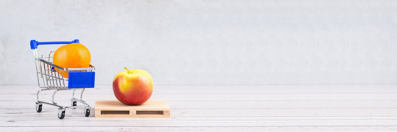 CLOSE-UP OF APPLE ON TABLE