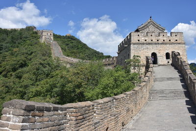 Old ruins of building against sky