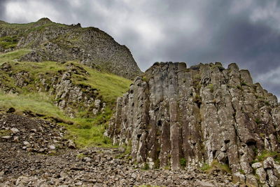 Low angle view of the stone walls at the giants causeway