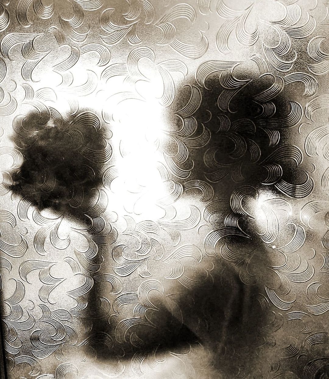 pattern, backgrounds, indoors, one person, real people, day, people