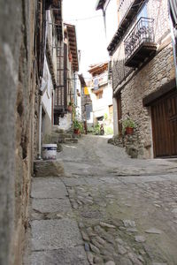 Narrow alley amidst buildings in city