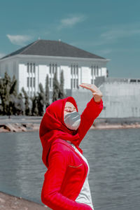 Indonesian women in red and white clothes, symbol of indonesia's independence day celebration