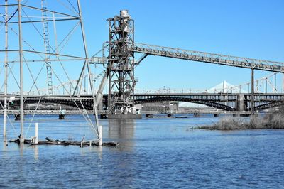 Eads bridge under construction over mississippi river against sky