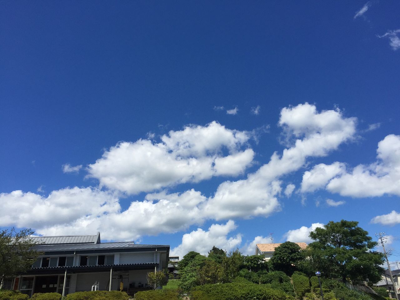 BUILDINGS IN CITY AGAINST CLOUDY SKY