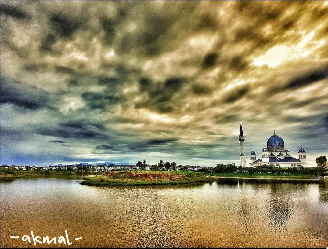 architecture, built structure, cloud - sky, dome, building exterior, sky, water, travel destinations, religion, place of worship, spirituality, no people, outdoors, lake, city, nature, day, beauty in nature