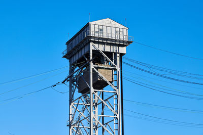 Tower of two-tier vertical lift bridge. bunk bridge in kaliningrad city. blue sky background