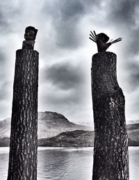 Statue by sea against sky