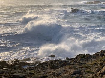 Waves breaking on rocks