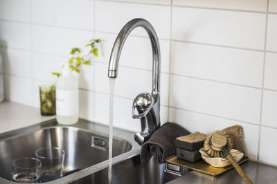 Water running in kitchen sink