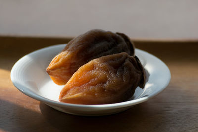 Close-up of bread in bowl on table