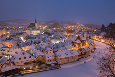 Winter view old town of cesky krumlov and church in cesky krumlov, czech republic