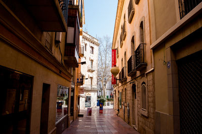 Narrow alley amidst buildings in city