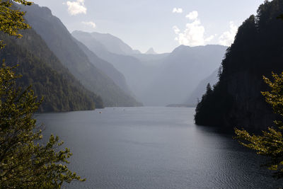 Lake königssee in berchtesgaden national park, bavaria, germany in autumn