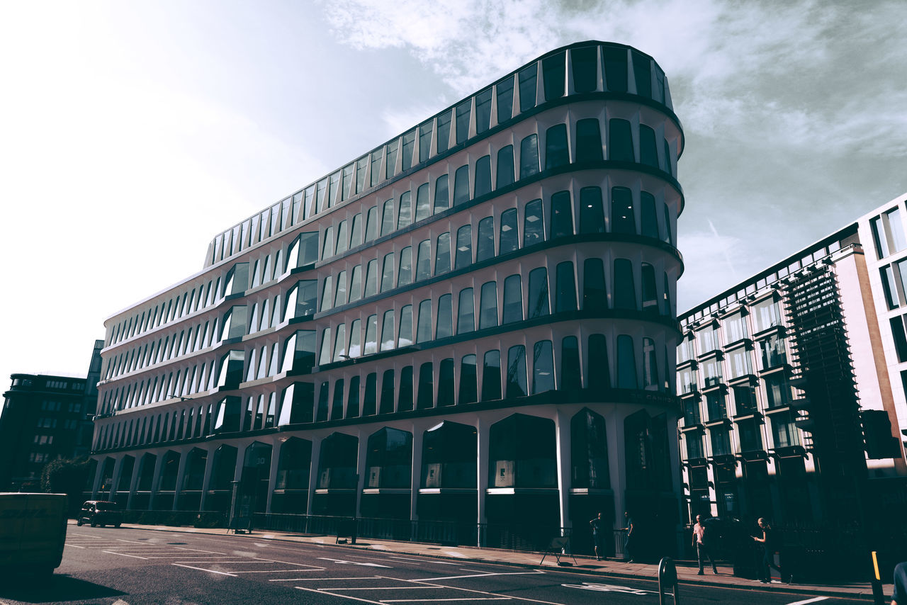 LOW ANGLE VIEW OF MODERN BUILDING AGAINST SKY