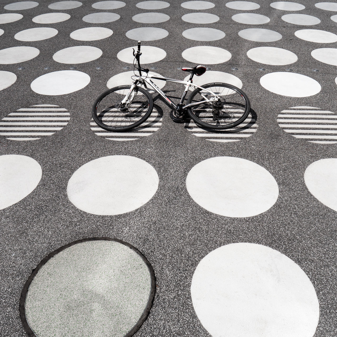 HIGH ANGLE VIEW OF BICYCLE WHEEL