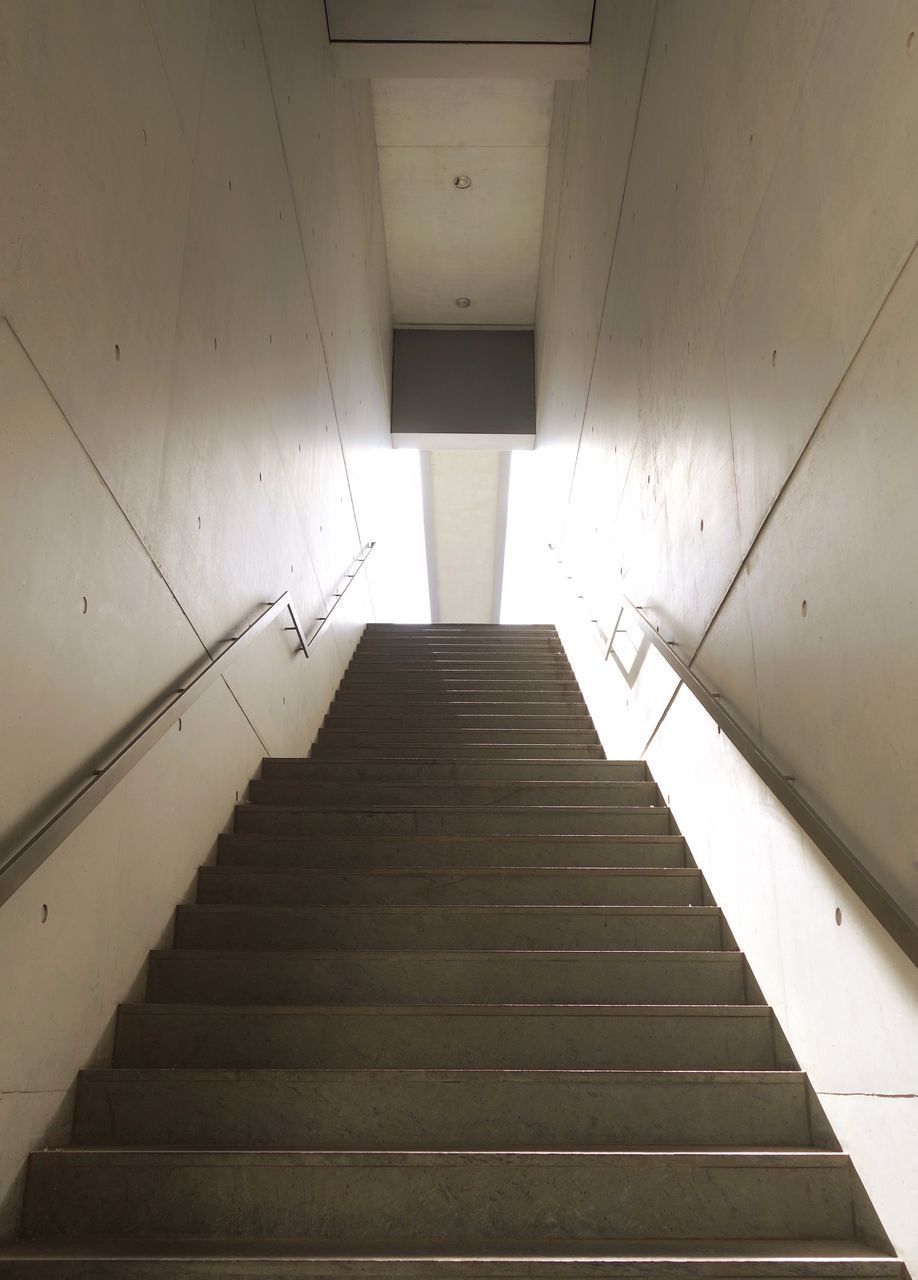 LOW ANGLE VIEW OF EMPTY STEPS IN BUILDING