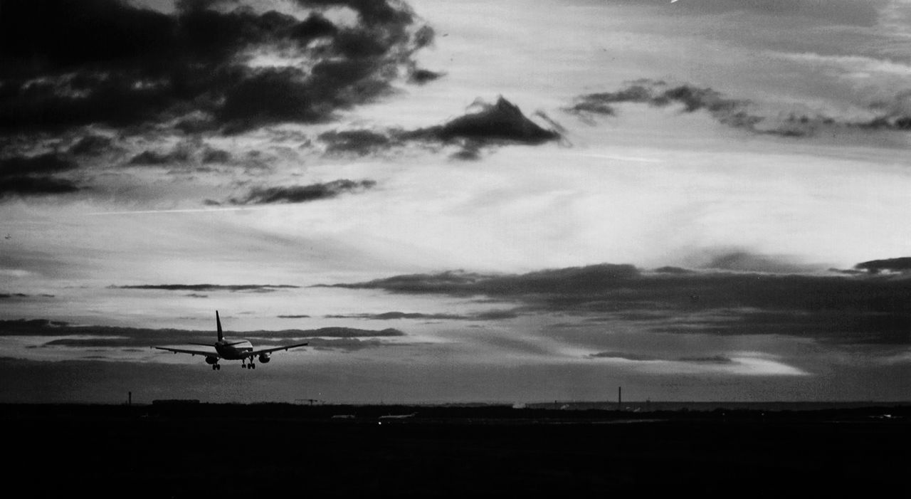 SCENIC VIEW OF SILHOUETTE LANDSCAPE AGAINST SKY