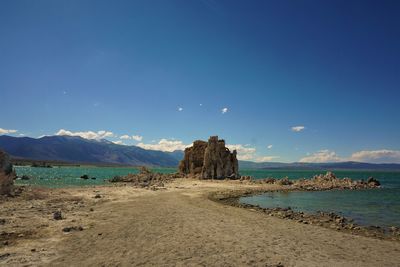 Tufa formation by the lake