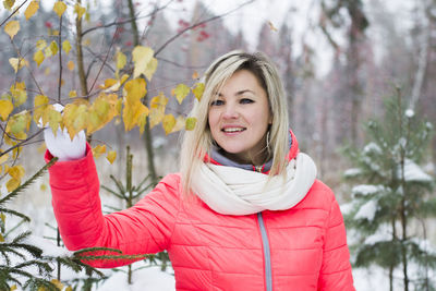 Portrait of smiling young woman outdoors