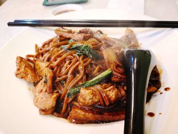 Close-up of fried noodles with pork slices