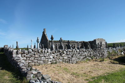 Old ruins of building against sky