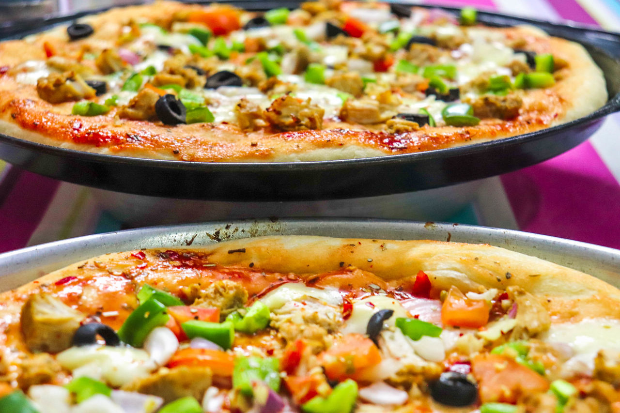 CLOSE-UP OF PIZZA SERVED IN PLATE