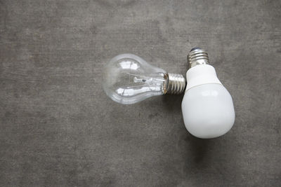 Light bulbs against gray background