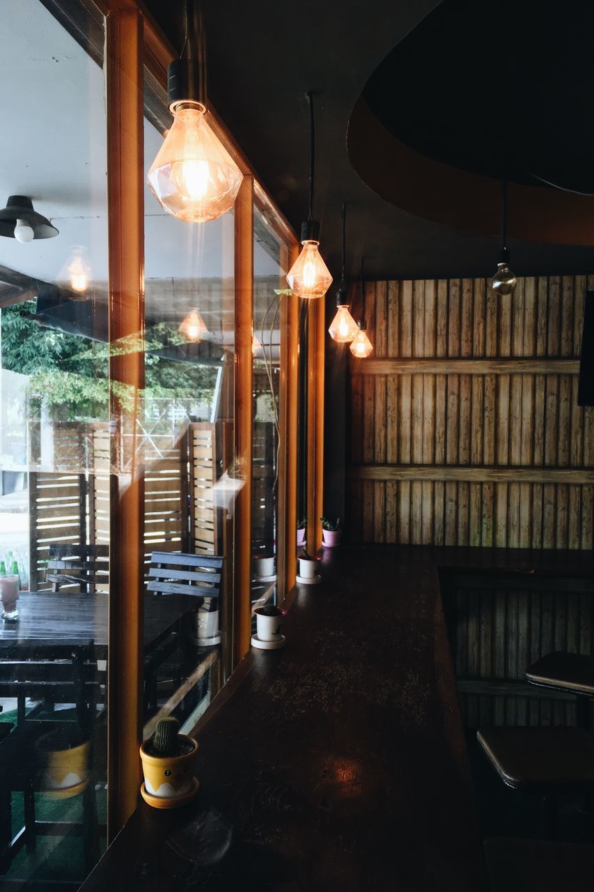 ILLUMINATED PENDANT LIGHT HANGING IN RESTAURANT