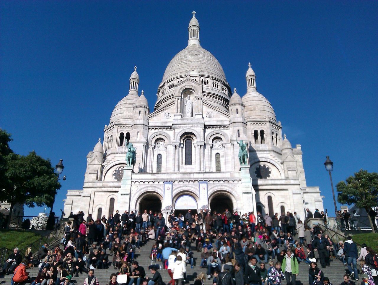 large group of people, religion, place of worship, architecture, spirituality, famous place, tourism, built structure, travel destinations, building exterior, tourist, person, international landmark, travel, men, church, dome, clear sky