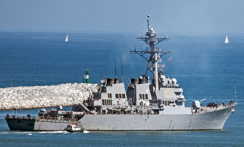 Uss mitscher ddg-57 departure from haifa port.