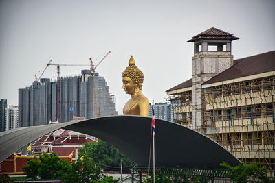 Giant golden buddha statue of dhammakaya thep mongkol buddha in wat paknam bhasicharoen temple