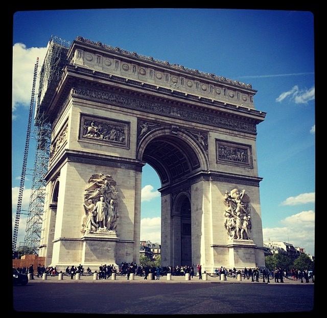 architecture, built structure, building exterior, blue, sky, famous place, low angle view, travel destinations, column, transfer print, history, architectural column, tourism, travel, arch, facade, day, cloud - sky, international landmark, cloud