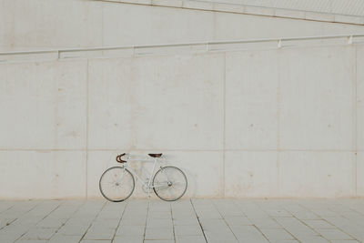 Vintage bicycle leaning on concrete wall