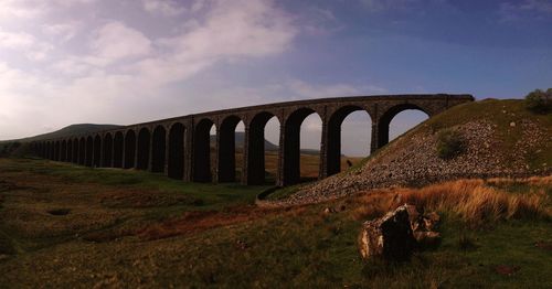 Arch bridge against sky