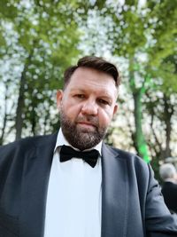 Portrait of man standing against trees on sommernachtsball 2022 fürth süddeutschland 