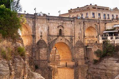 Old ruin building against sky