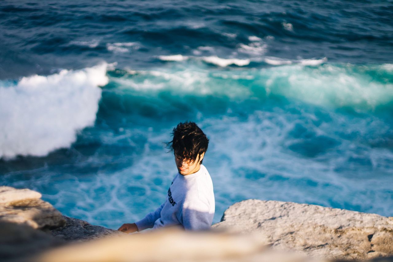 sea, water, rear view, beach, lifestyles, horizon over water, tranquil scene, tranquility, beauty in nature, leisure activity, scenics, shore, sky, nature, wave, standing, vacations, cloud - sky