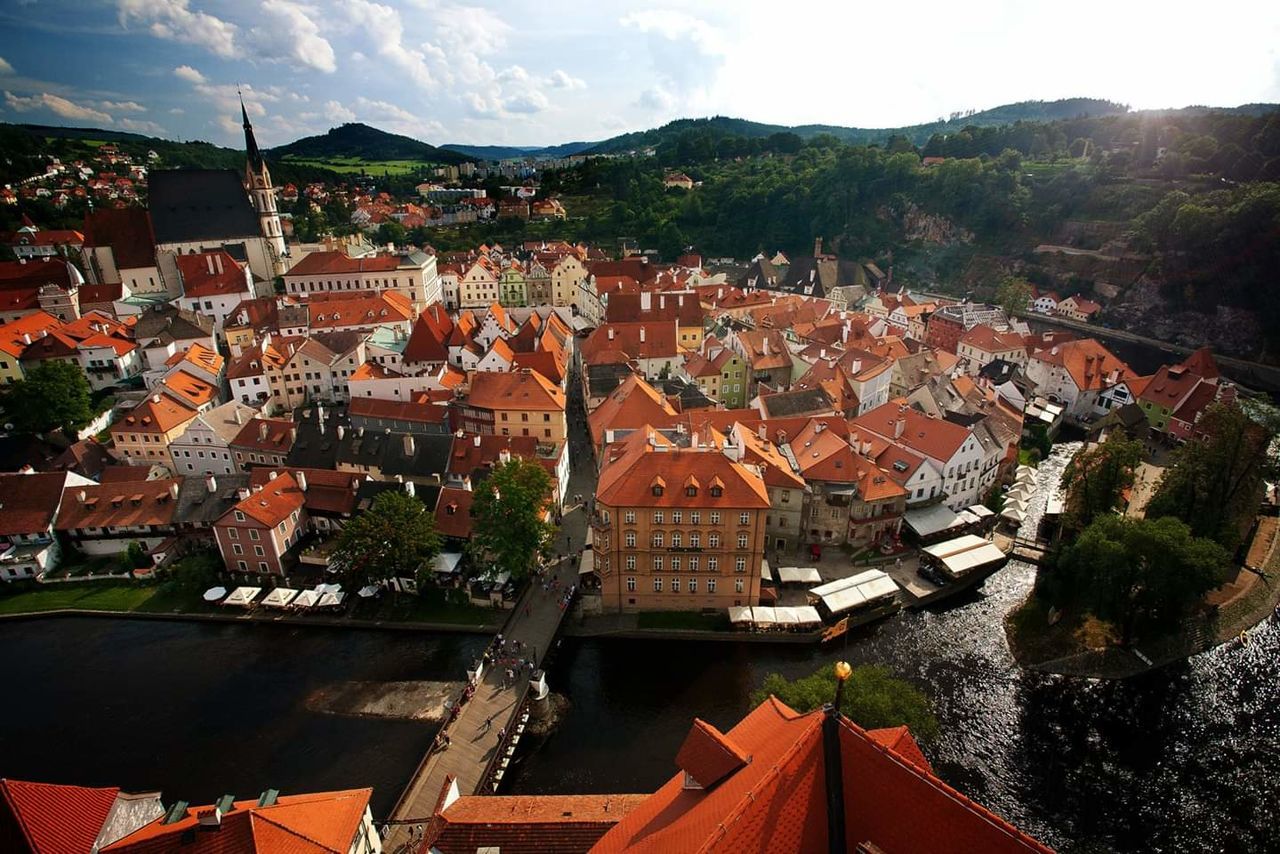 HIGH ANGLE VIEW OF BUILDINGS IN CITY