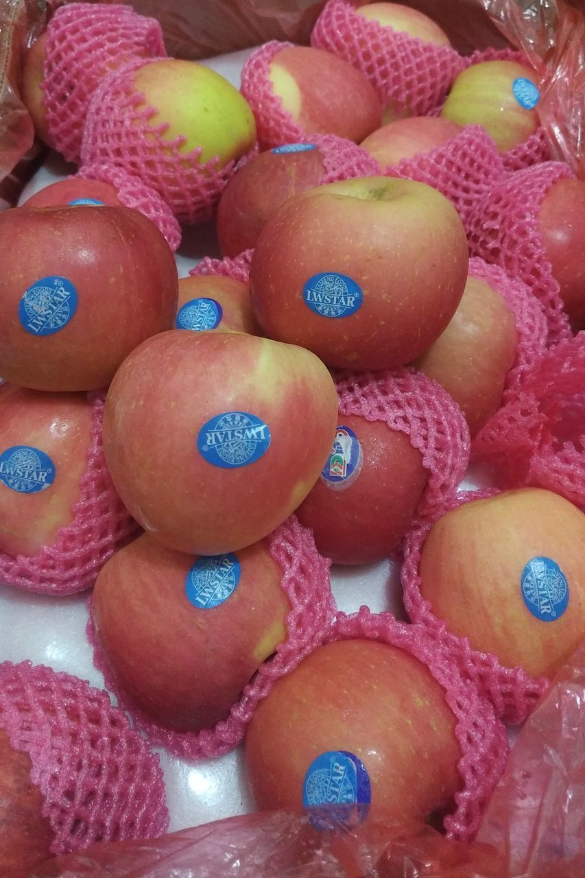 FULL FRAME SHOT OF MULTI COLORED FRUITS IN MARKET